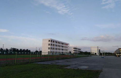 兴化市昌荣镇中心中学与安徽省天长市关塘中学 两校简介及教育特色